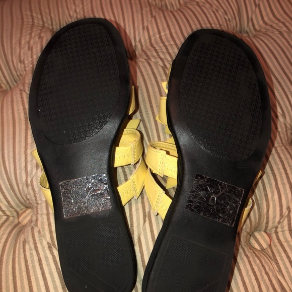 Yellow leather flower sandals - Picture 5 of 5